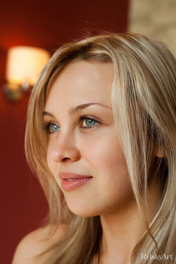 Нина, 25